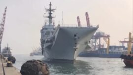 Kapal induk ITS Giuseppe Garibaldi, tiba di Dermaga 107, Pelabuhan Tanjung Priok, Jakarta Utara, Jumat (18/9/2026). (Aset: threads/@trimatramedia)