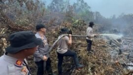 dok. Penanganan Karhutla di Kelurahan Rawa Mambok, Kecamatan Sintang, Kabupaten Sintang, Kalimatan Barat, Rabu (16/9/2026). (Foto: Polri)