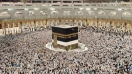 Ribuan jemaah memadati pelataran mataf di Masjidil Haram, Makkah, Arab Saudi. (Sumber Foto: Kemenag)