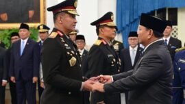 Presiden Prabowo Subianto melantik Jenderal Pol Suyudi Ario Seto, sebagai Kepala Kepolisian Negara Republik Indonesia (Kapolri) di Istana Negara, Jakarta, Kamis (1/10/2026). (Foto: BPMI Setpres)