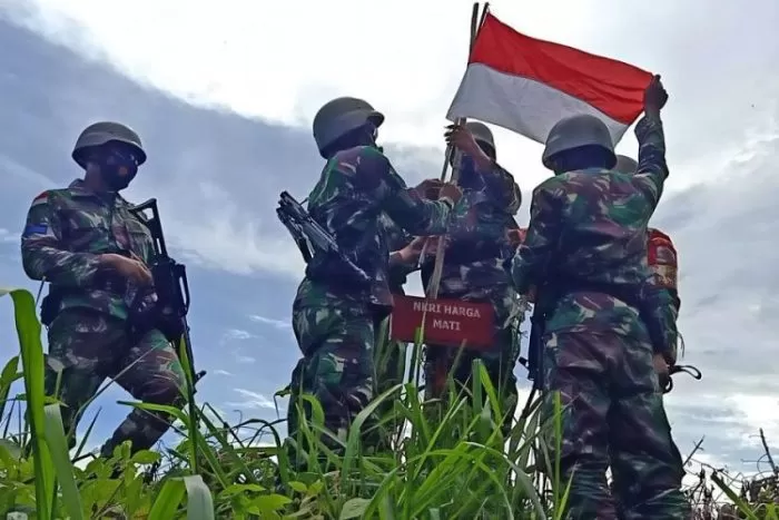 Patroli patok perbatasan RI-Malaysia Satgasmar Ambalat XXVII | dok/photo: Dispen Kormar /Bicara Indonesia