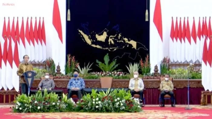 Presiden Jokowi saat berbicara pada Kompas100 CEO Forum 2021 di Istana Negara, Jakarta, Kamis (18/11/ 2021) | dok/photo: Tangkapan Layar YouTube Setpres /Bicara Indonesia