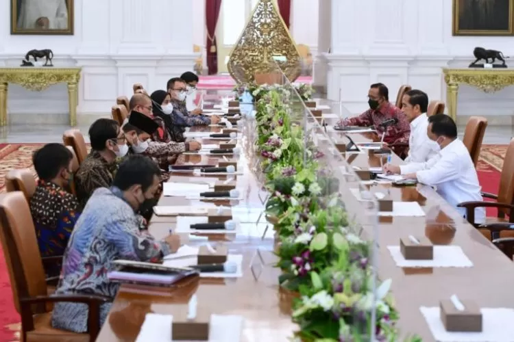 Presiden Jokowi menerima Ketua dan Anggota KPU, di Istana Merdeka, Jakarta, Senin (30/05/2022) | dok/photo: BPMI Setpres
